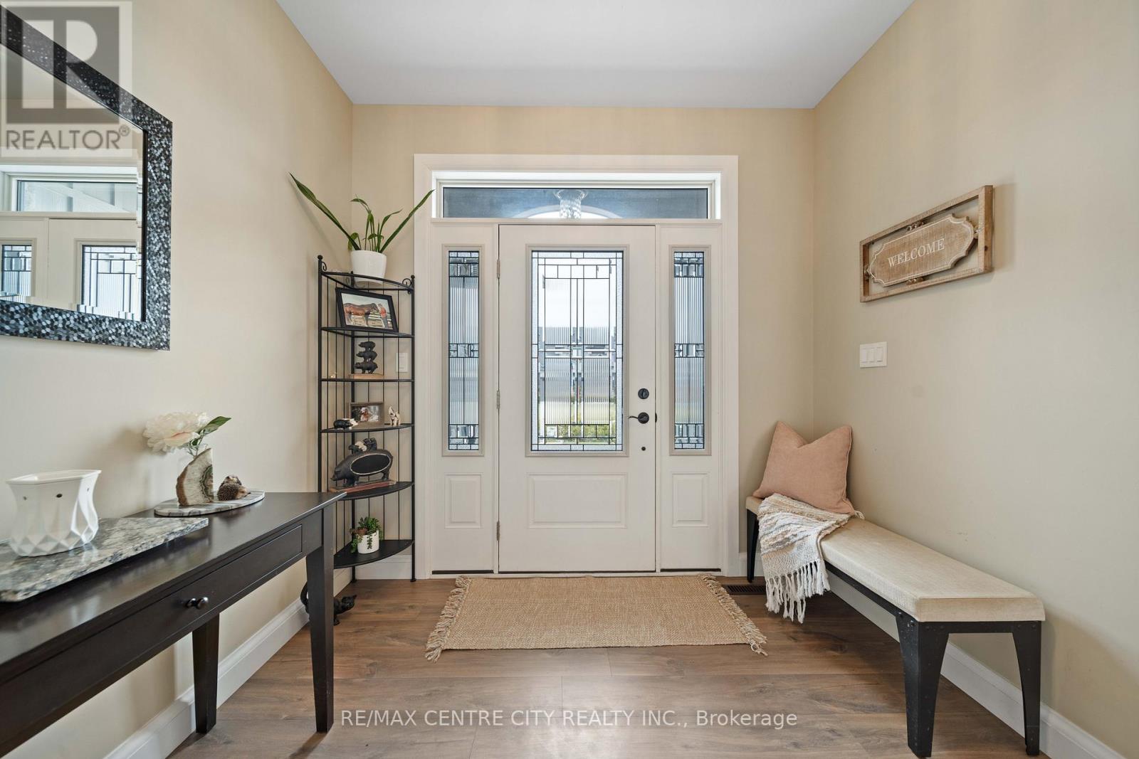 21 Belmont Avenue, Tillsonburg, Ontario  N4G 5V9 - Photo 3 - X12924324