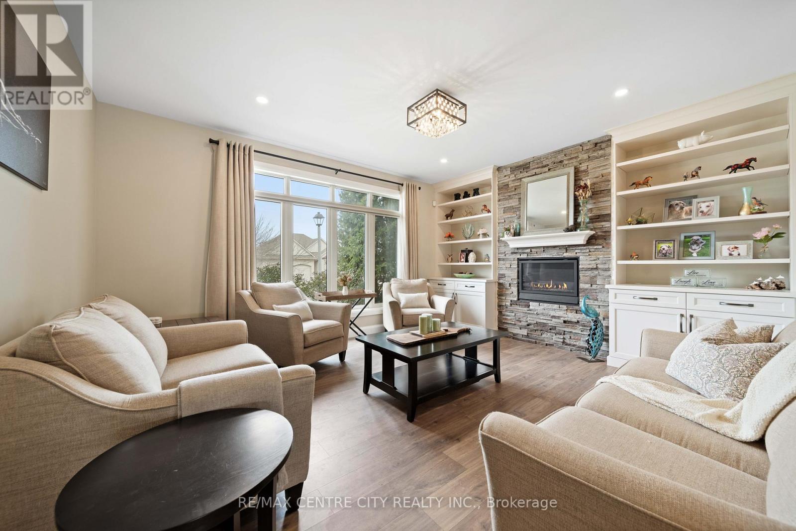 21 Belmont Avenue, Tillsonburg, Ontario  N4G 5V9 - Photo 4 - X12924324