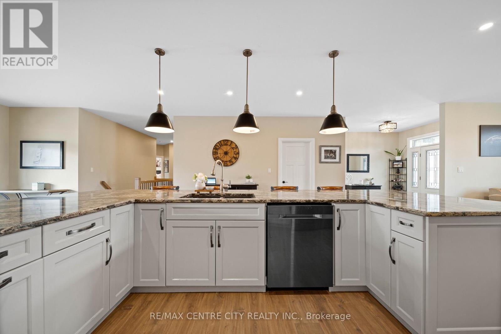 21 Belmont Avenue, Tillsonburg, Ontario  N4G 5V9 - Photo 9 - X12924324