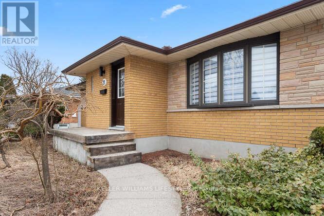 21 Goldwick Crescent, London East, Ontario  N5V 2K9 - Photo 4 - X12924332