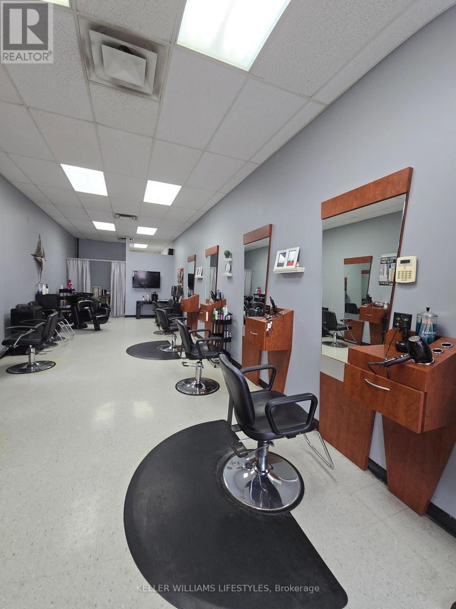 2030 Meadowgate Boulevard, London South, Ontario  N6M 1K1 - Photo 4 - X12924354