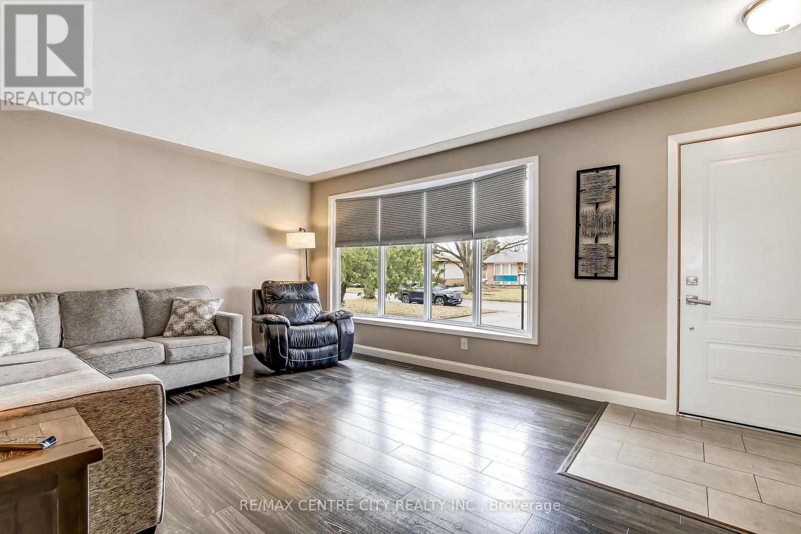 Photo 3 of 22 for 1164 Lancaster Street