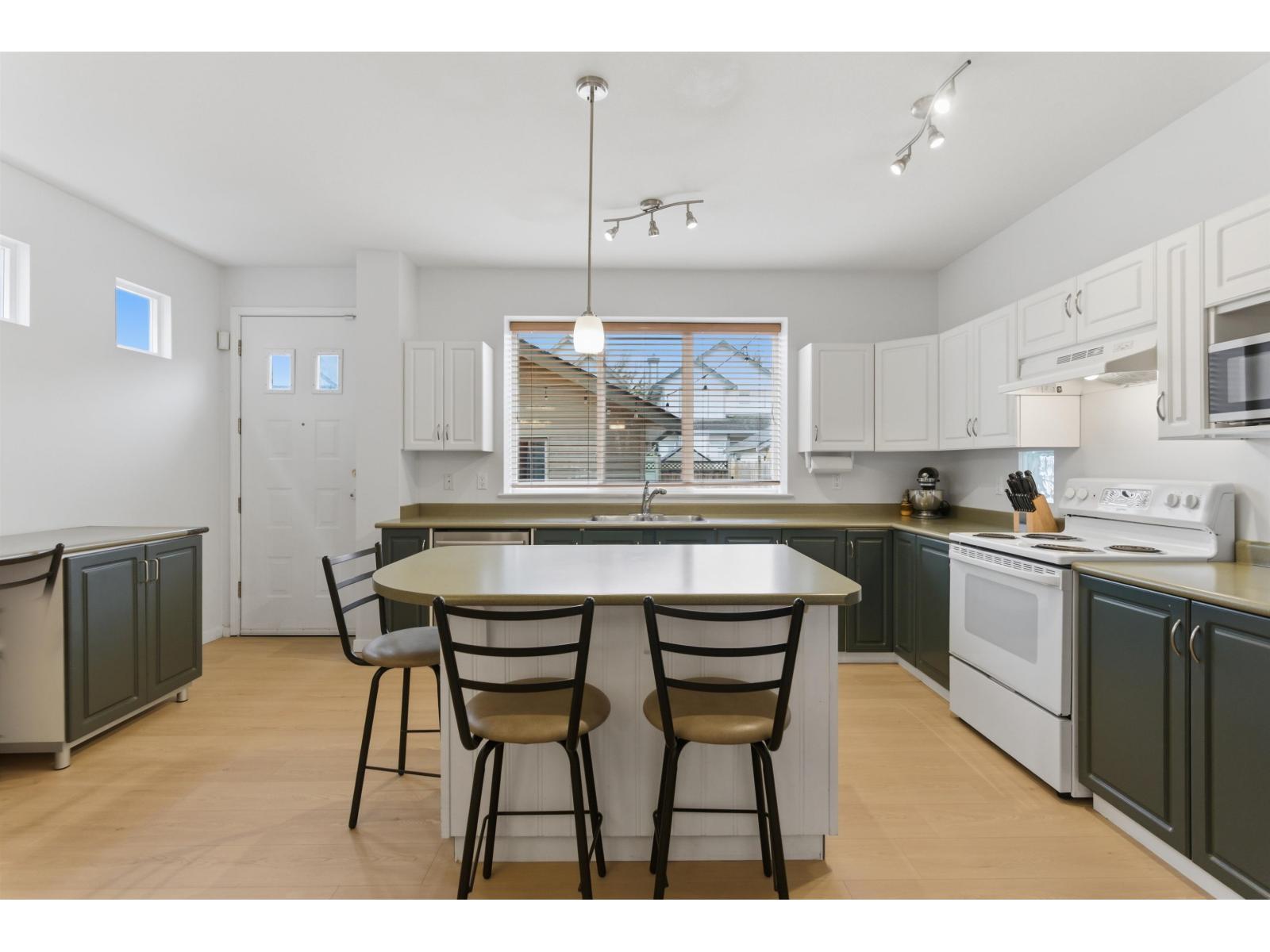 18468 66a Avenue, Surrey, British Columbia  V3S 9B1 - Photo 12 - R3103233