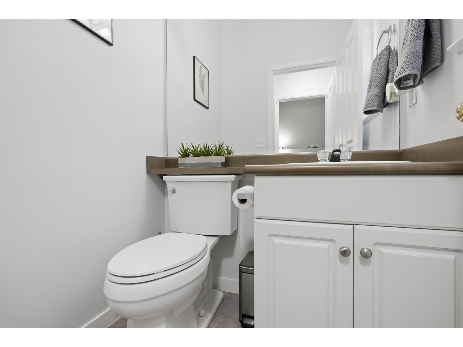 18468 66a Avenue, Surrey, British Columbia  V3S 9B1 - Photo 13 - R3103233