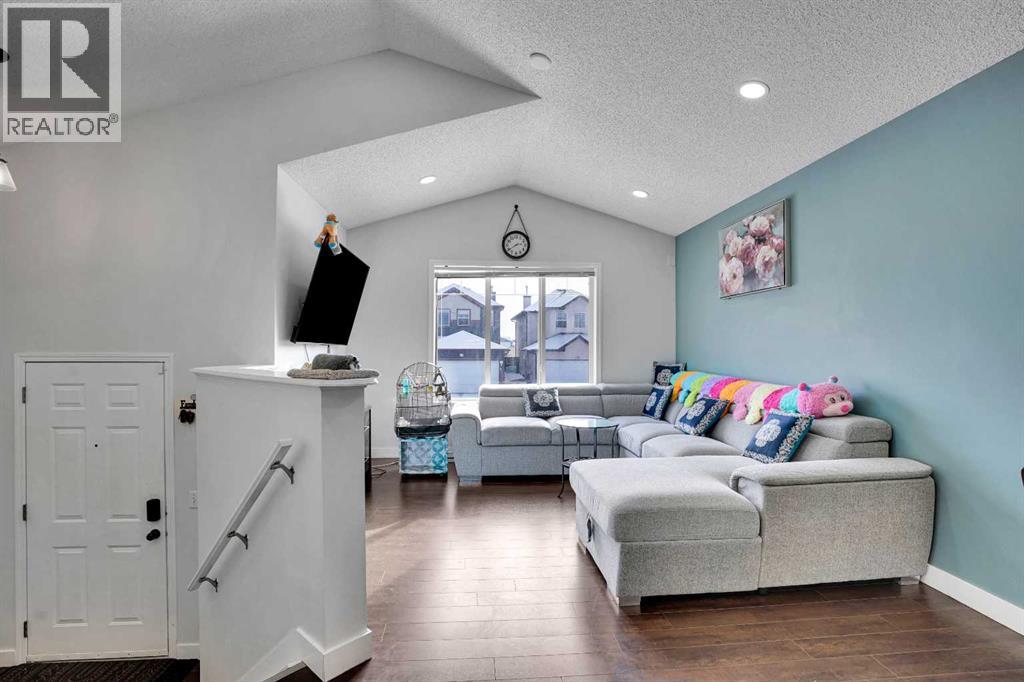 141 Saddlecrest Close NE, Calgary, Alberta  T3J 5B6 - Photo 8 - A2288686