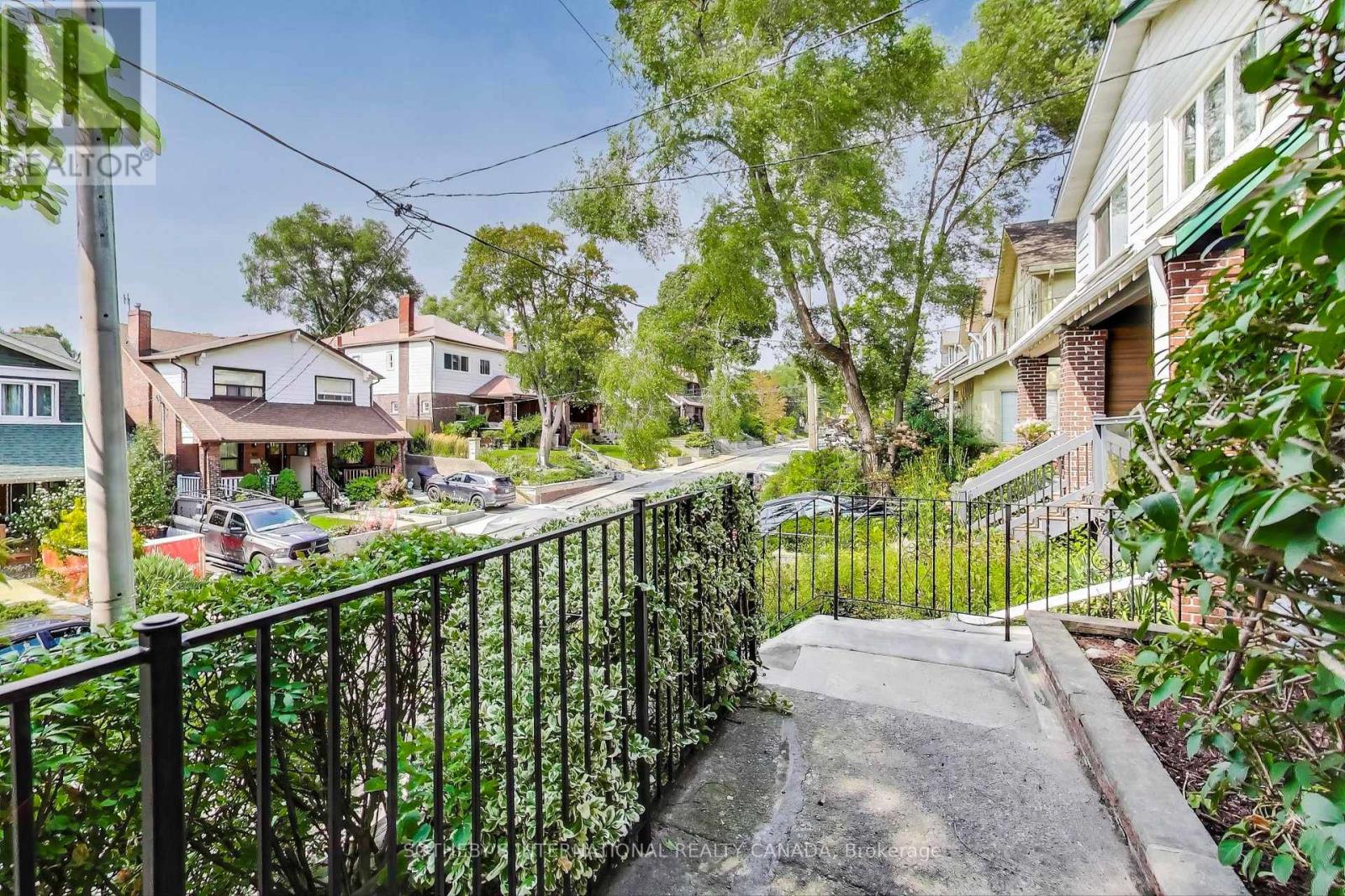 159 Glenmount Park Road, Toronto, Ontario  M4E 2N3 - Photo 5 - E12924182