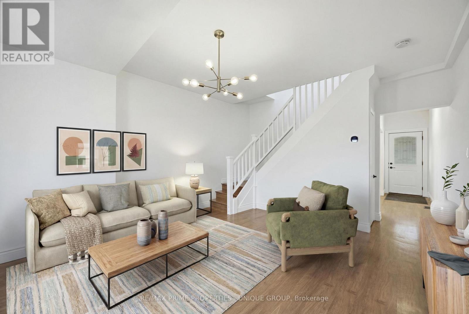 Main - 589 Logan Avenue, Toronto, Ontario  M4K 3B9 - Photo 2 - E12924244