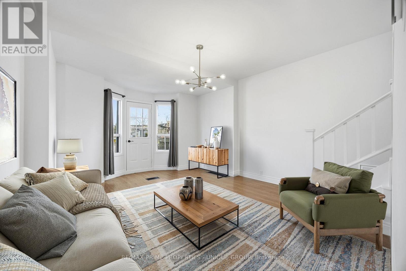 Main - 589 Logan Avenue, Toronto, Ontario  M4K 3B9 - Photo 3 - E12924244