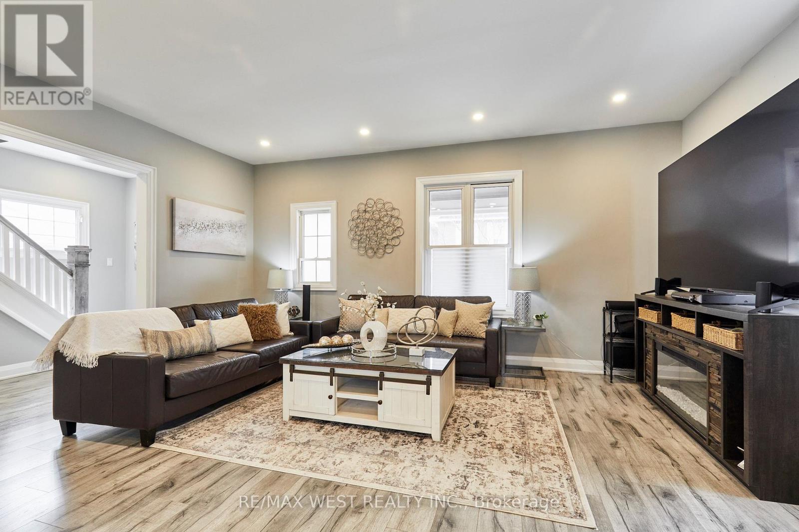 235 DEARBORN AVENUE, Oshawa, Ontario