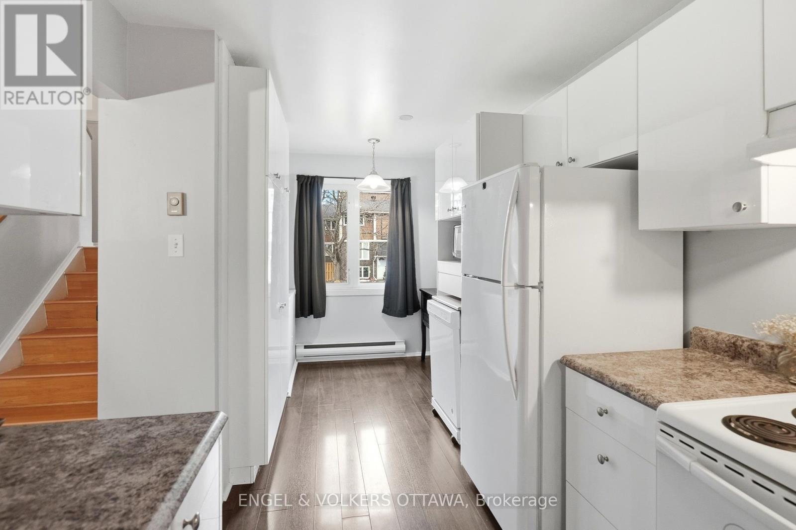 7 - 122 Salter Crescent, Ottawa, Ontario  K2K 1Y7 - Photo 10 - X12924110