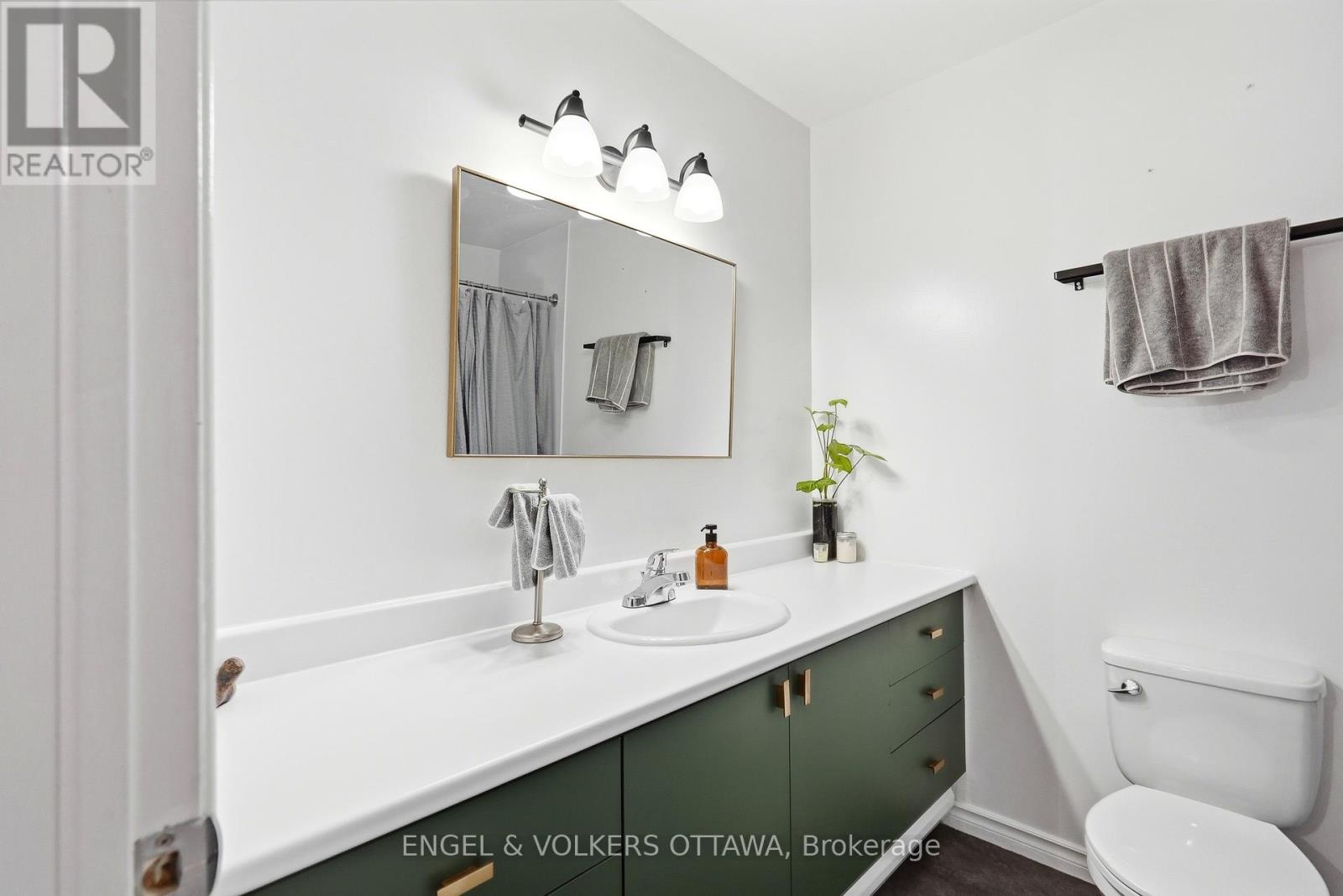 7 - 122 Salter Crescent, Ottawa, Ontario  K2K 1Y7 - Photo 15 - X12924110