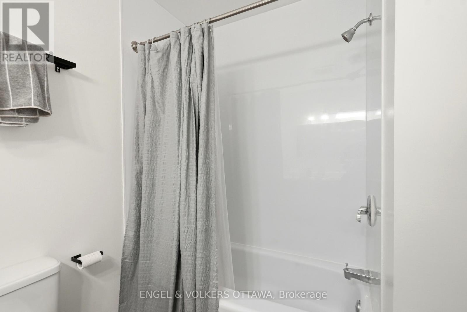 7 - 122 Salter Crescent, Ottawa, Ontario  K2K 1Y7 - Photo 16 - X12924110