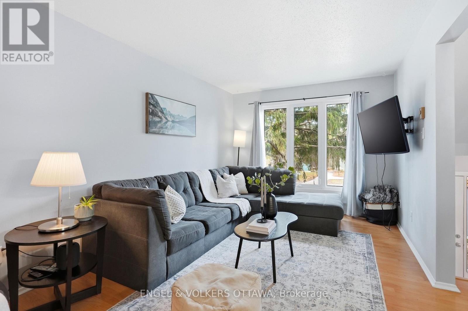 7 - 122 Salter Crescent, Ottawa, Ontario  K2K 1Y7 - Photo 5 - X12924110