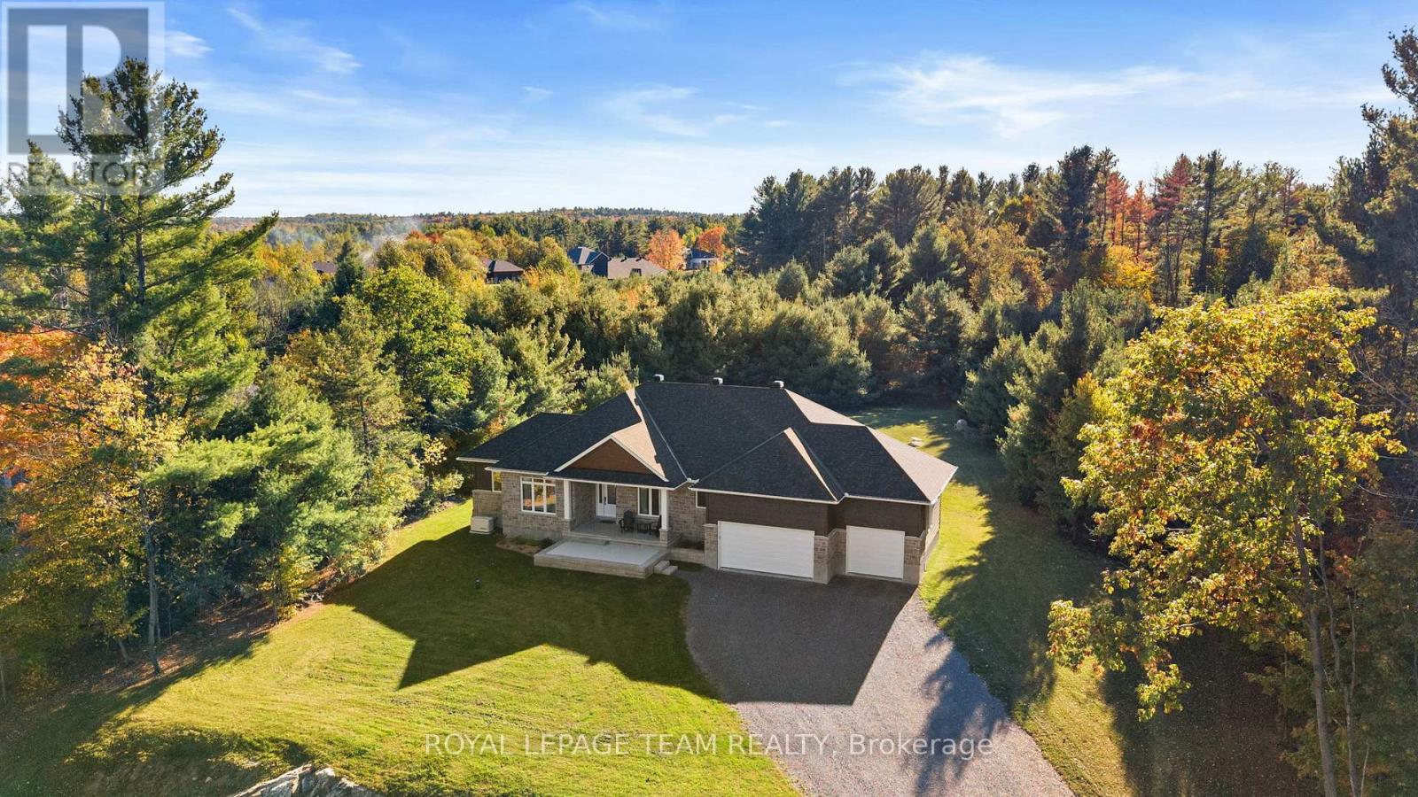 143 Raymond Luhta Crescent, Mcnab/braeside, Ontario  K7S 3G8 - Photo 2 - X12924156