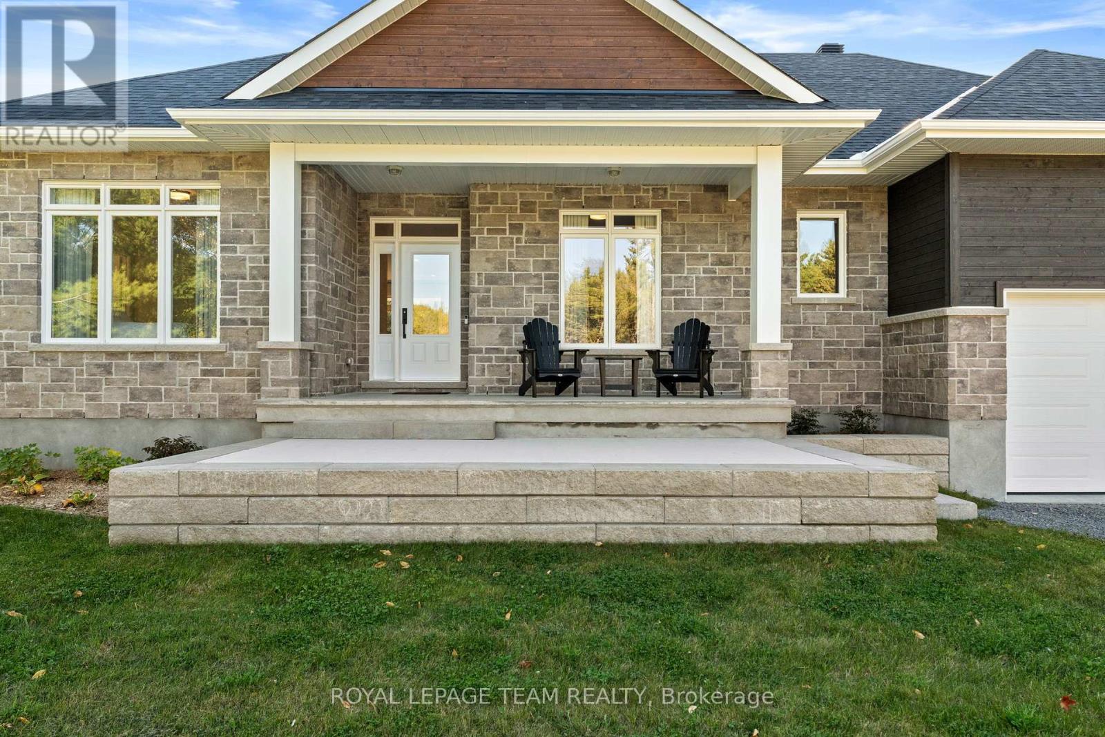 143 Raymond Luhta Crescent, Mcnab/braeside, Ontario  K7S 3G8 - Photo 4 - X12924156