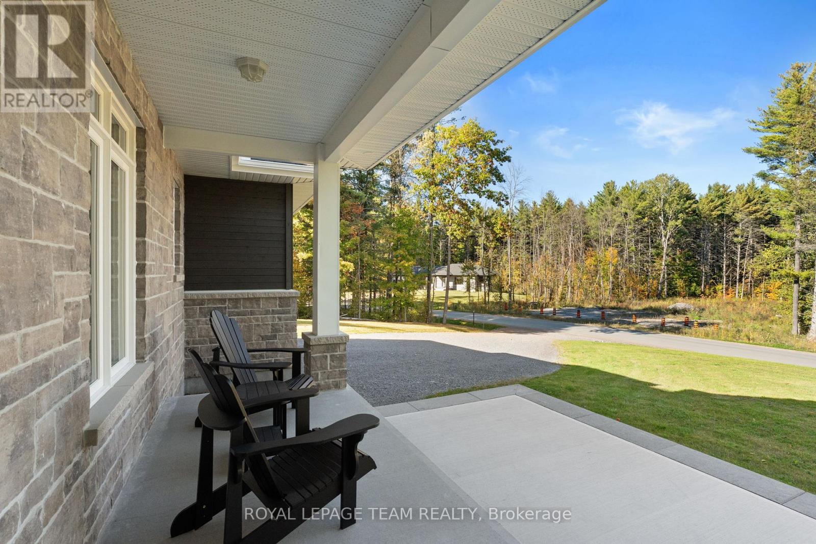 143 Raymond Luhta Crescent, Mcnab/braeside, Ontario  K7S 3G8 - Photo 5 - X12924156