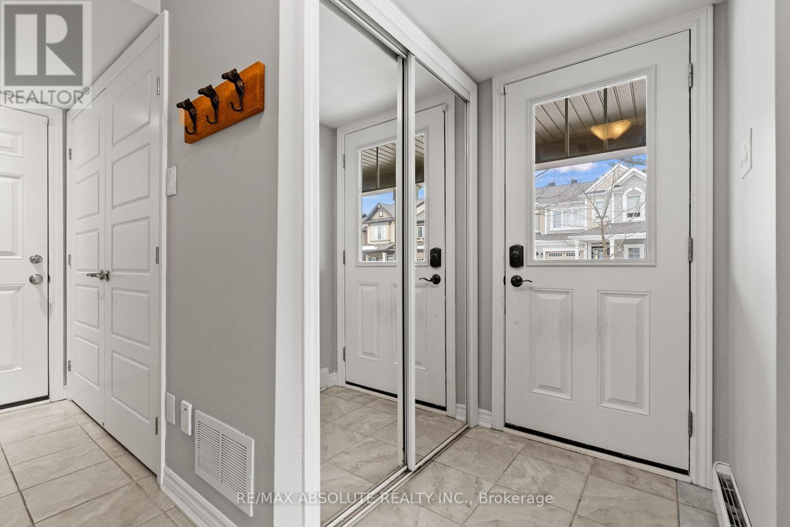 98 Brisote Lane, Ottawa, Ontario  K2S 0V4 - Photo 7 - X12924208