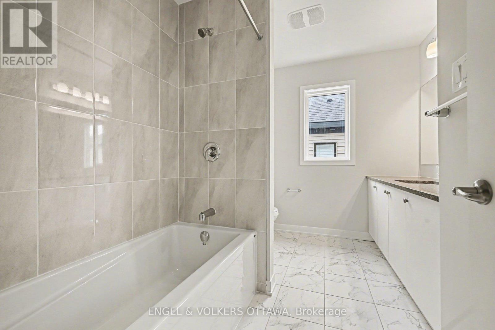 748 Tincture Place, Ottawa, Ontario  K2K 1X7 - Photo 10 - X12924234