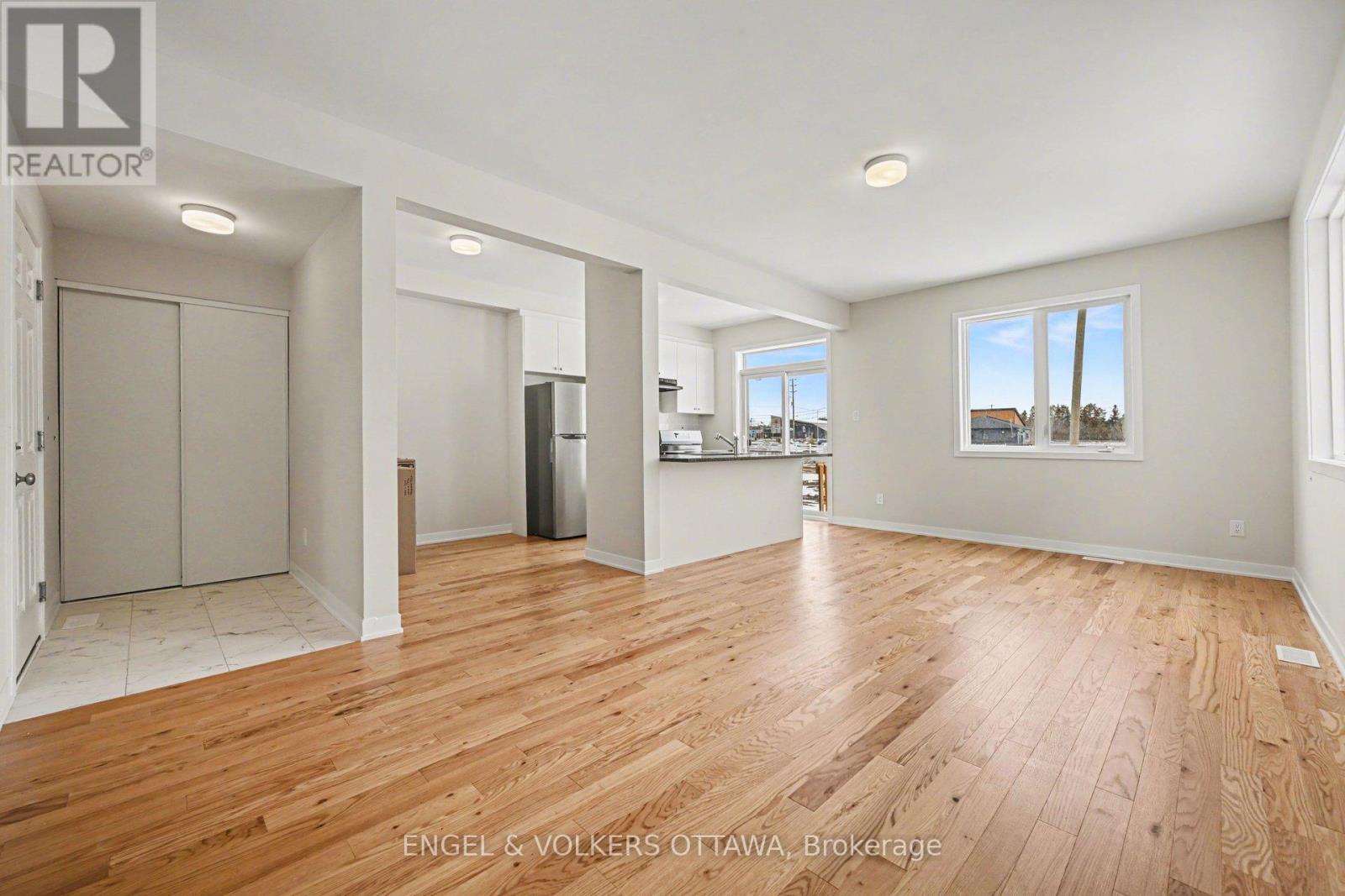 748 Tincture Place, Ottawa, Ontario  K2K 1X7 - Photo 3 - X12924234