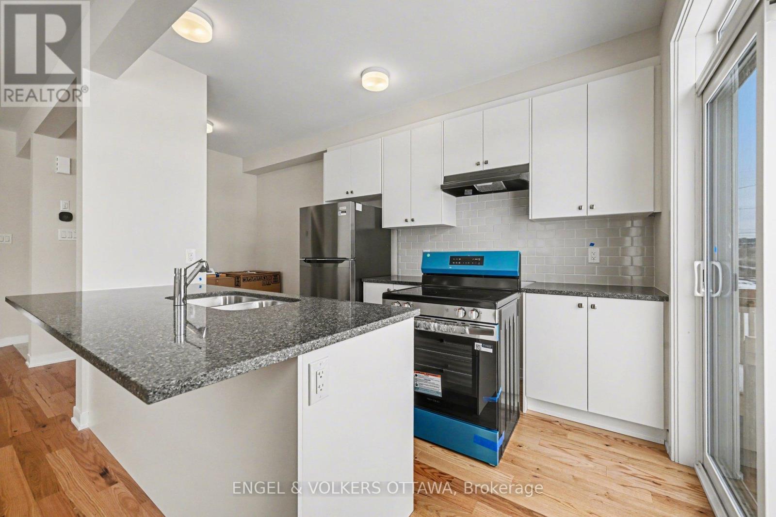 748 Tincture Place, Ottawa, Ontario  K2K 1X7 - Photo 5 - X12924234