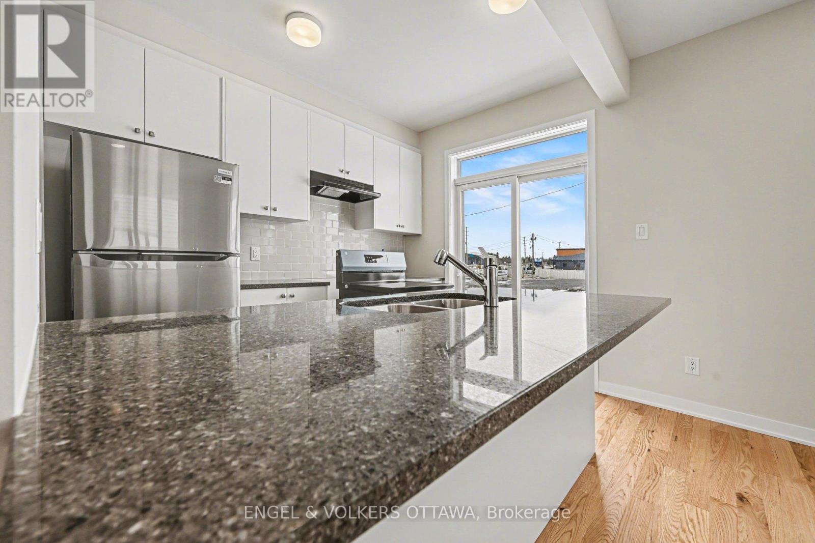 748 Tincture Place, Ottawa, Ontario  K2K 1X7 - Photo 6 - X12924234