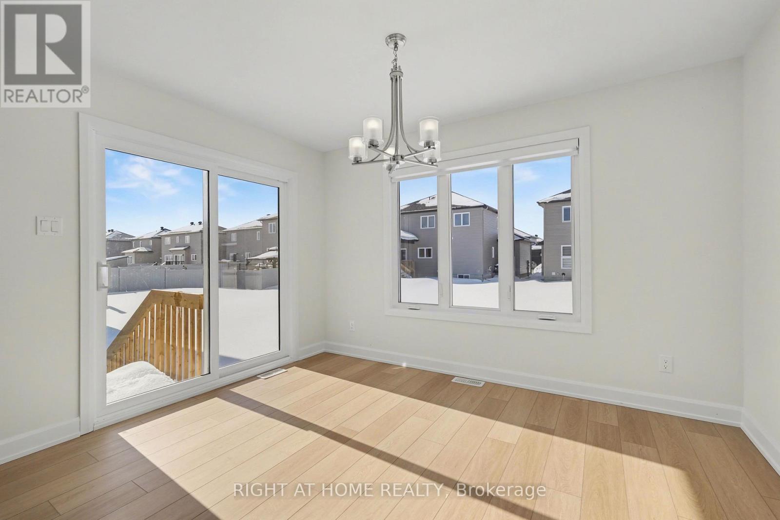 429 Aurora Street, Russell, Ontario  K4R 0L3 - Photo 10 - X12924266