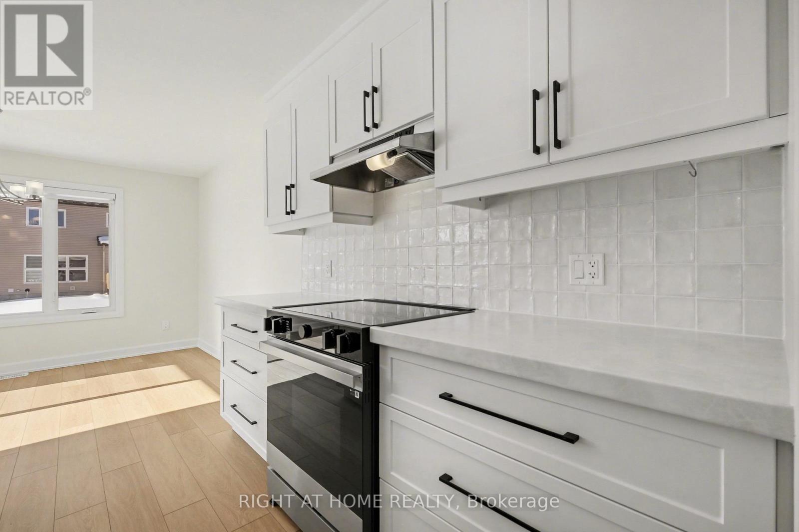 429 Aurora Street, Russell, Ontario  K4R 0L3 - Photo 13 - X12924266