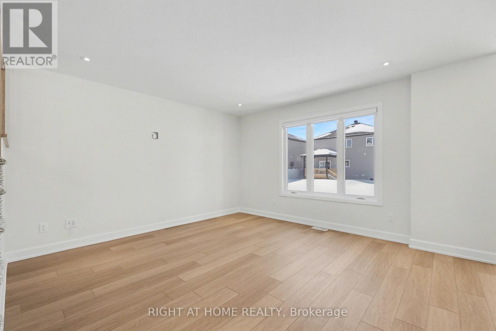 429 Aurora Street, Russell, Ontario  K4R 0L3 - Photo 7 - X12924266