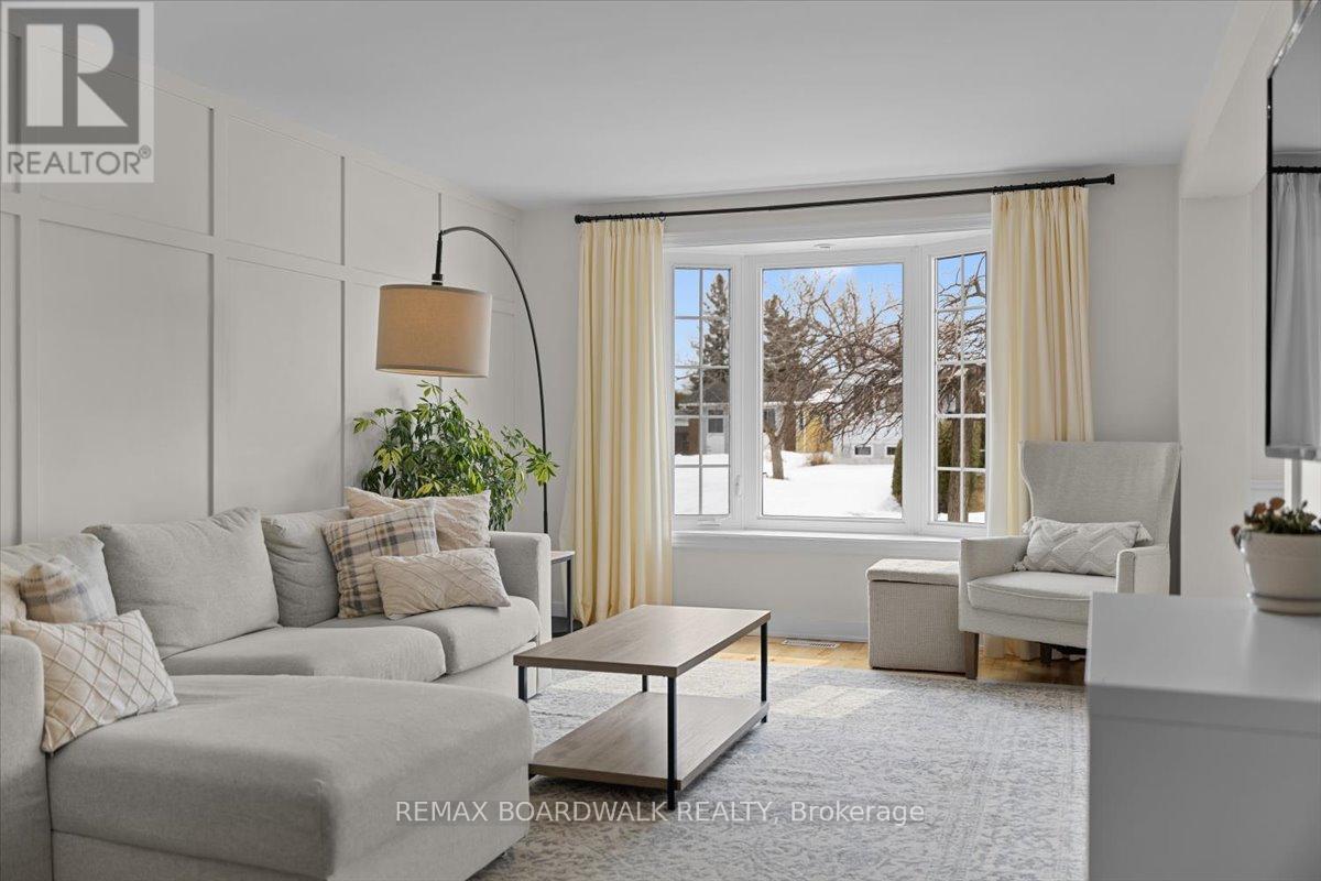 373 Hatfield Crescent, Ottawa, Ontario  K1E 1M6 - Photo 5 - X12924286