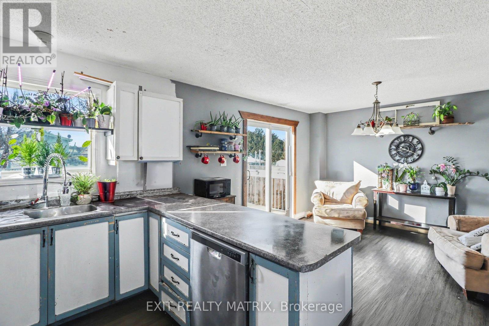 678 Paul Terrace, Clarence-Rockland, Ontario  K4K 1P8 - Photo 3 - X12924316