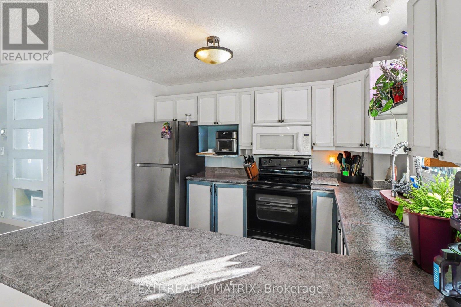 678 Paul Terrace, Clarence-Rockland, Ontario  K4K 1P8 - Photo 4 - X12924316