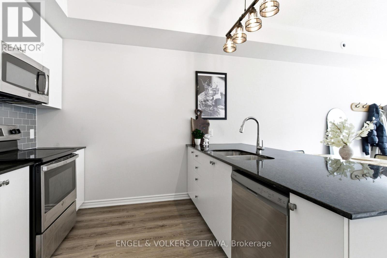 808 Kiniw Private, Ottawa, Ontario  K1K 5A4 - Photo 10 - X12924394