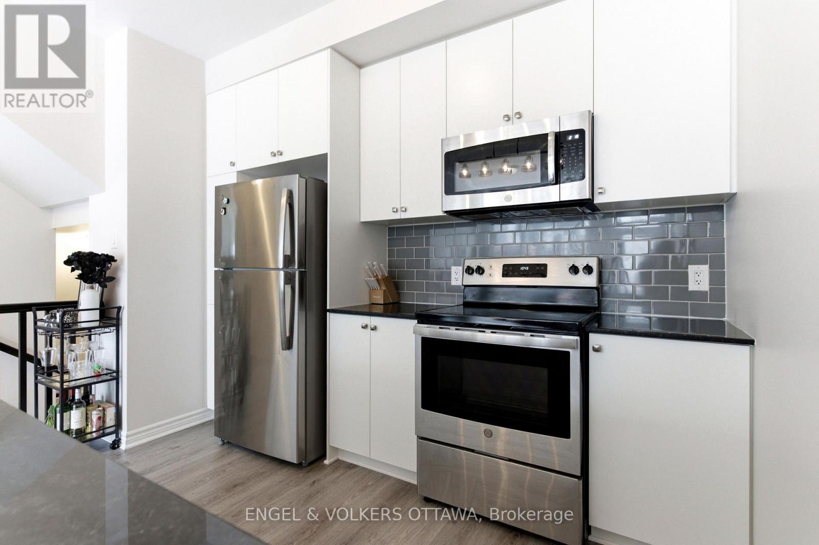 808 Kiniw Private, Ottawa, Ontario  K1K 5A4 - Photo 11 - X12924394