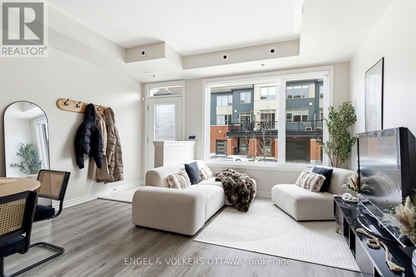 808 Kiniw Private, Ottawa, Ontario  K1K 5A4 - Photo 4 - X12924394