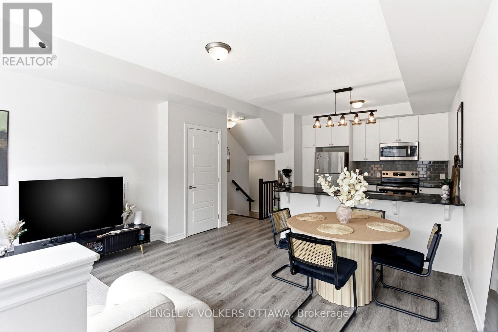 808 Kiniw Private, Ottawa, Ontario  K1K 5A4 - Photo 5 - X12924394