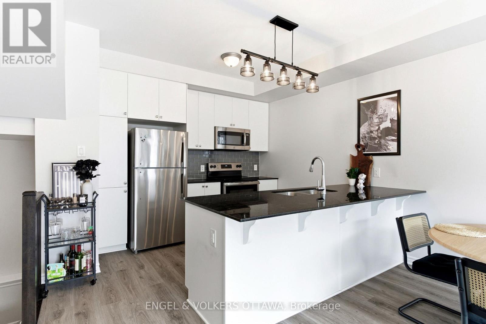 808 Kiniw Private, Ottawa, Ontario  K1K 5A4 - Photo 8 - X12924394