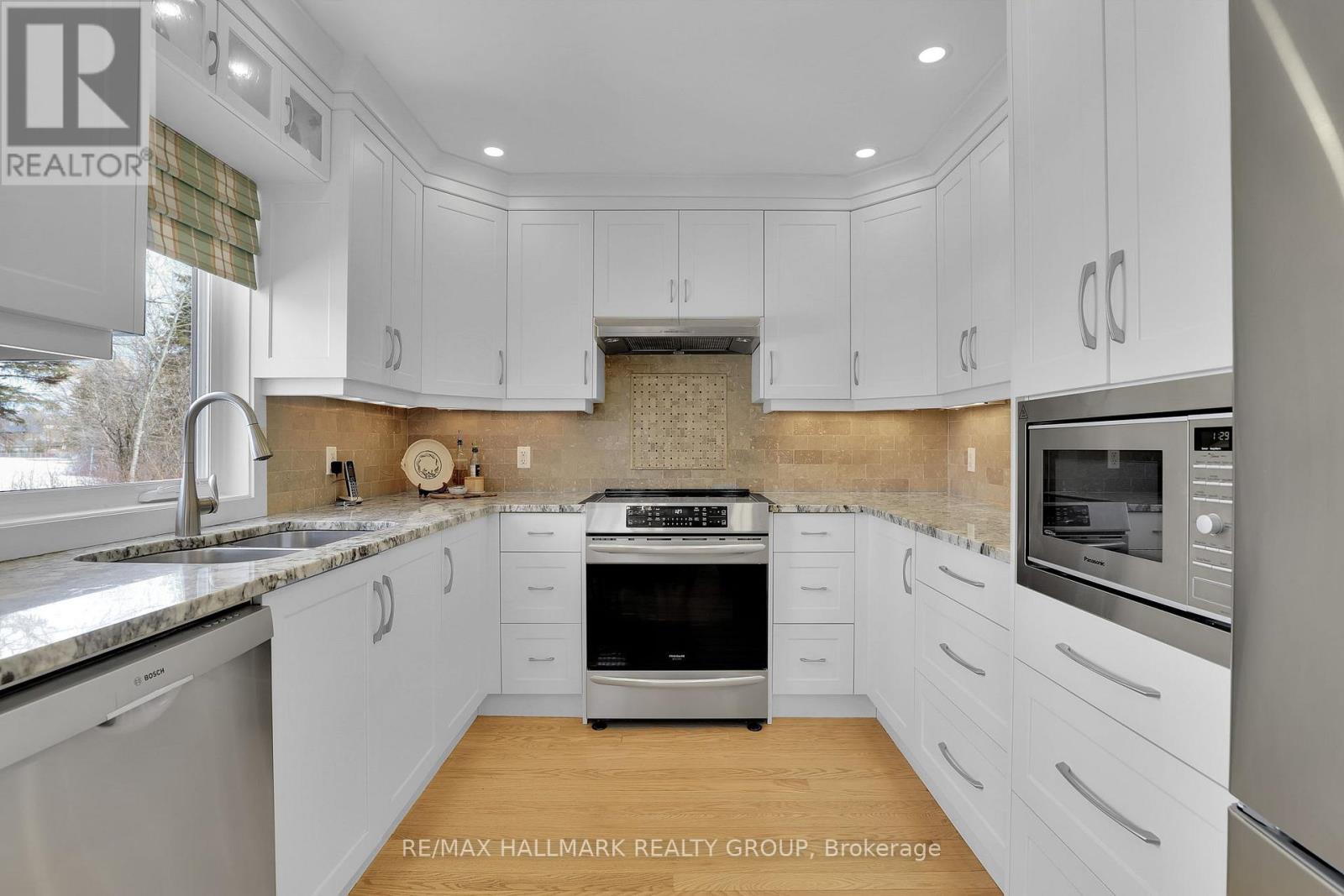 1589 Champneuf Drive, Ottawa, Ontario  K1C 6B6 - Photo 11 - X12924402