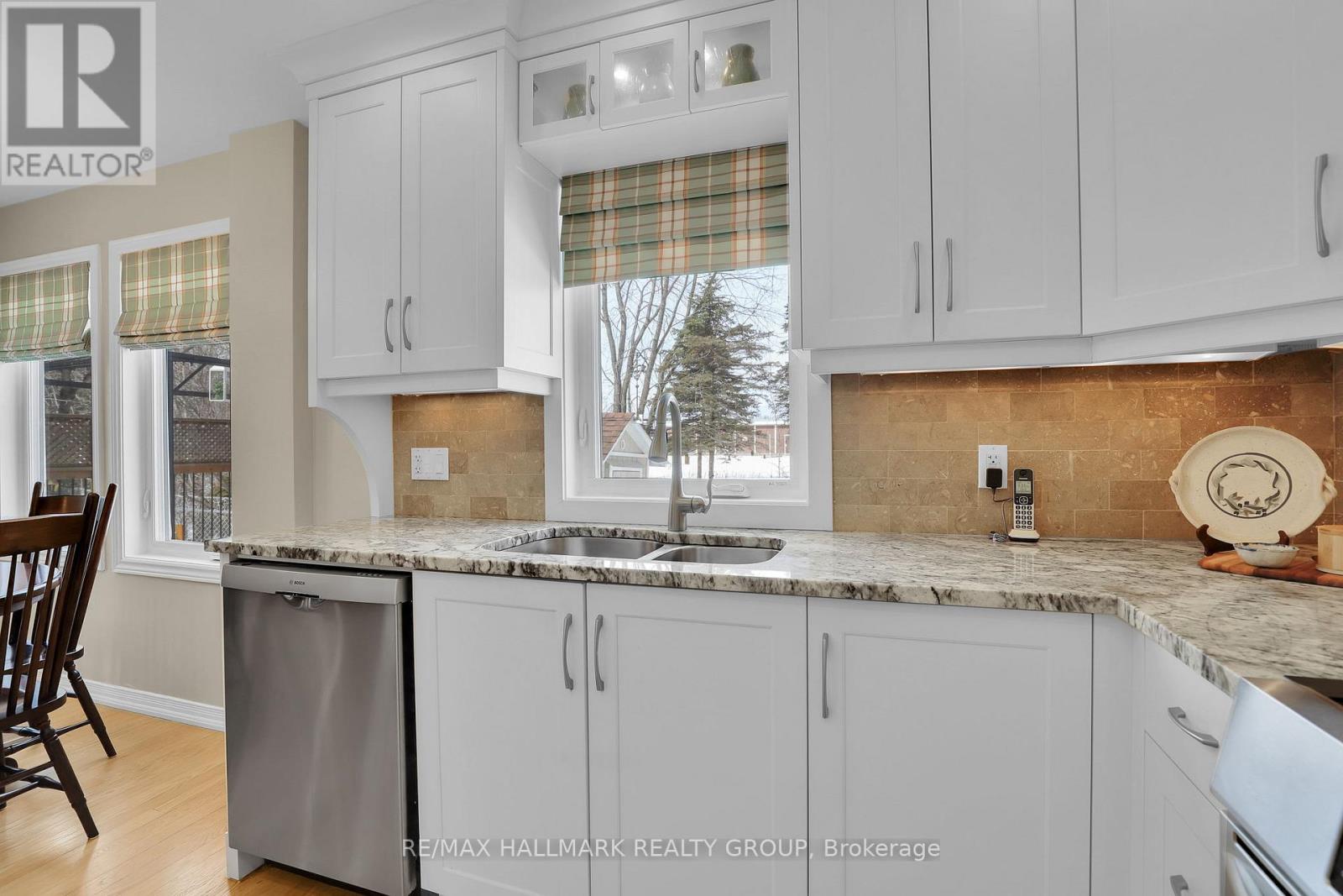 1589 Champneuf Drive, Ottawa, Ontario  K1C 6B6 - Photo 14 - X12924402