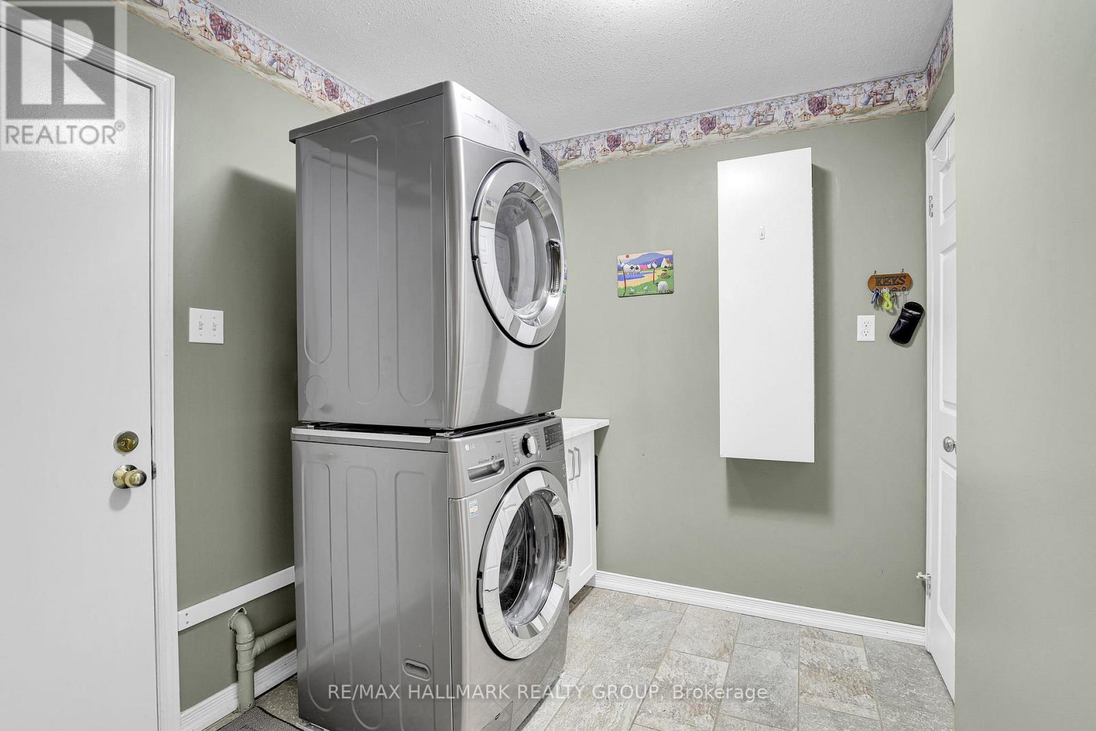 1589 Champneuf Drive, Ottawa, Ontario  K1C 6B6 - Photo 19 - X12924402