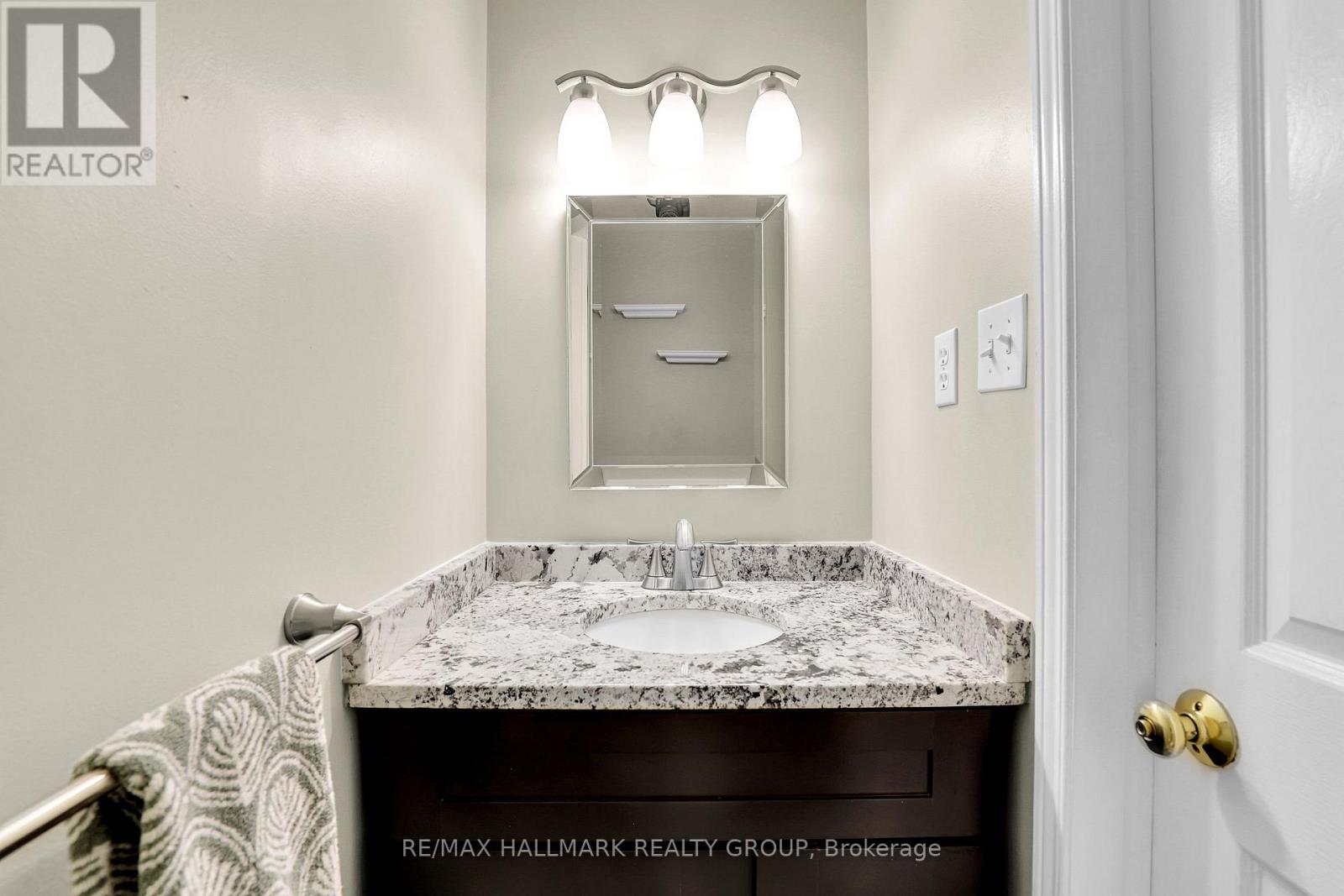 1589 Champneuf Drive, Ottawa, Ontario  K1C 6B6 - Photo 20 - X12924402