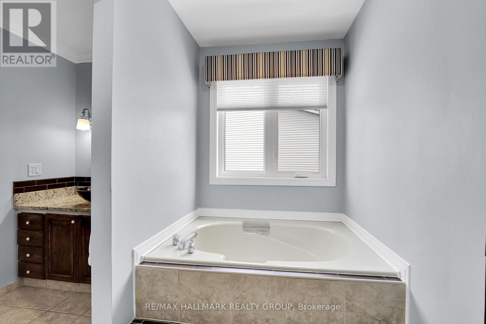 1589 Champneuf Drive, Ottawa, Ontario  K1C 6B6 - Photo 27 - X12924402