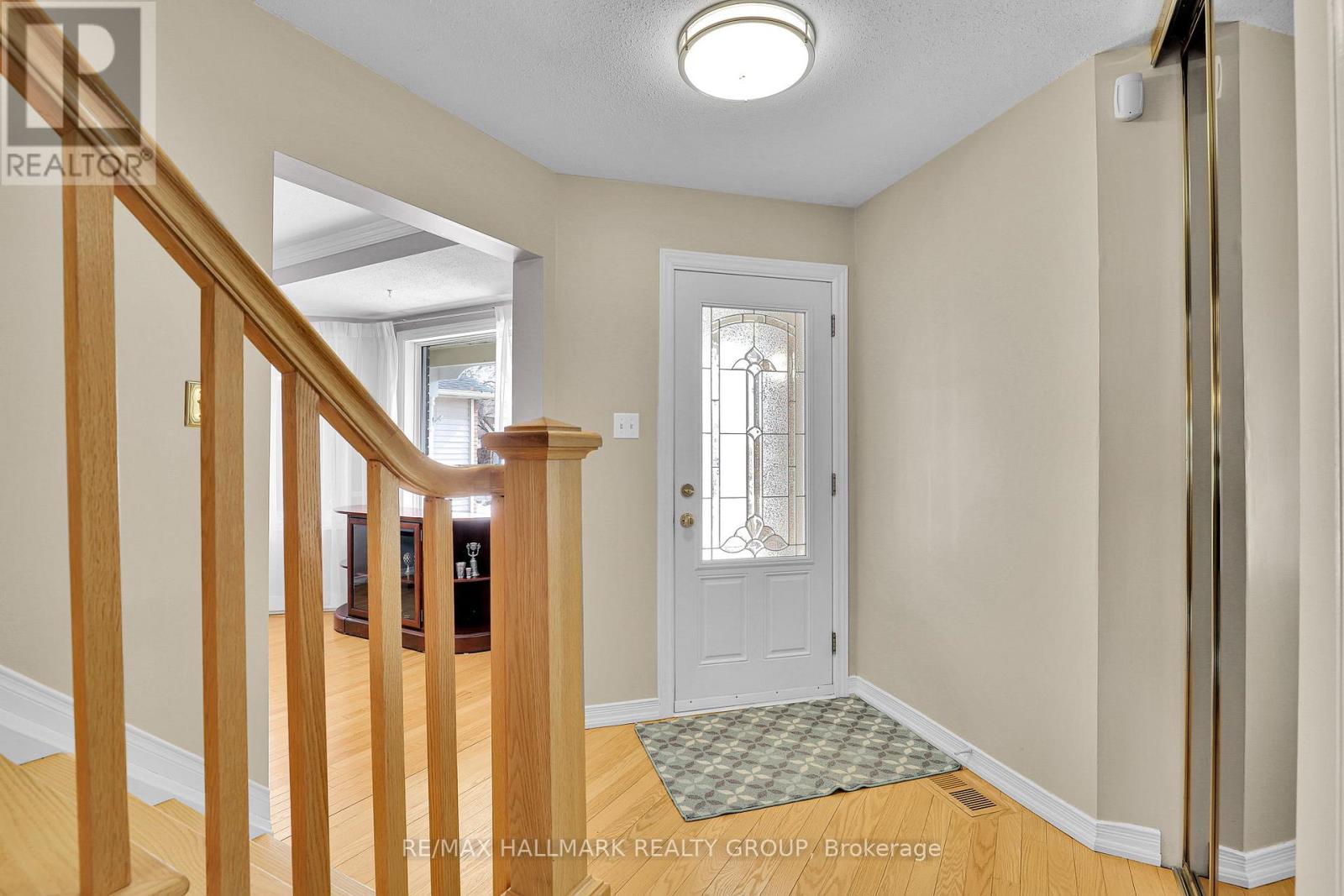 1589 Champneuf Drive, Ottawa, Ontario  K1C 6B6 - Photo 3 - X12924402