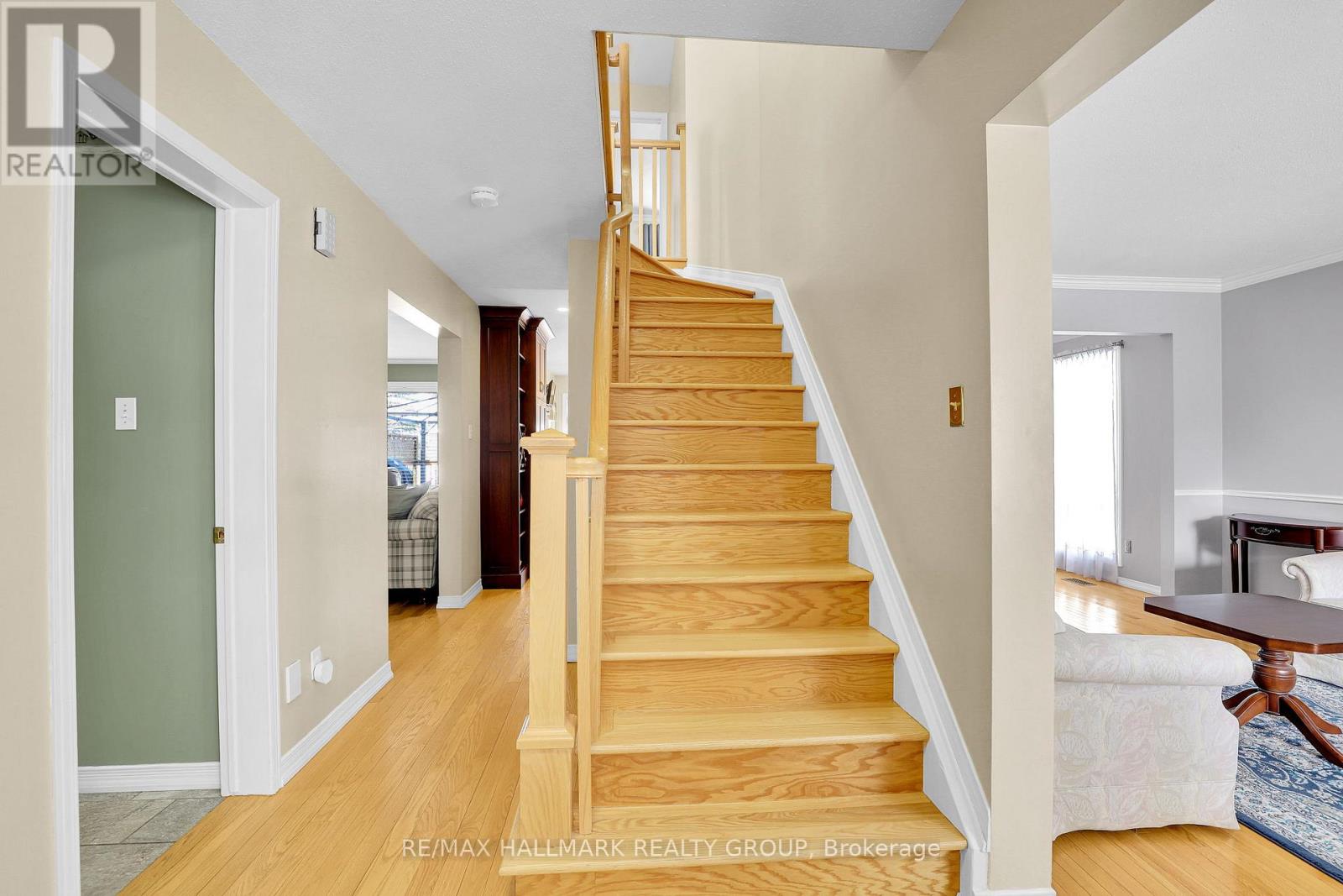 1589 Champneuf Drive, Ottawa, Ontario  K1C 6B6 - Photo 4 - X12924402