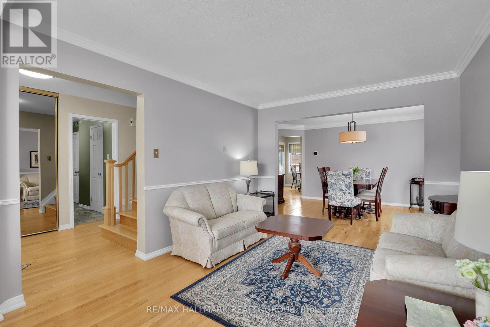 1589 Champneuf Drive, Ottawa, Ontario  K1C 6B6 - Photo 5 - X12924402