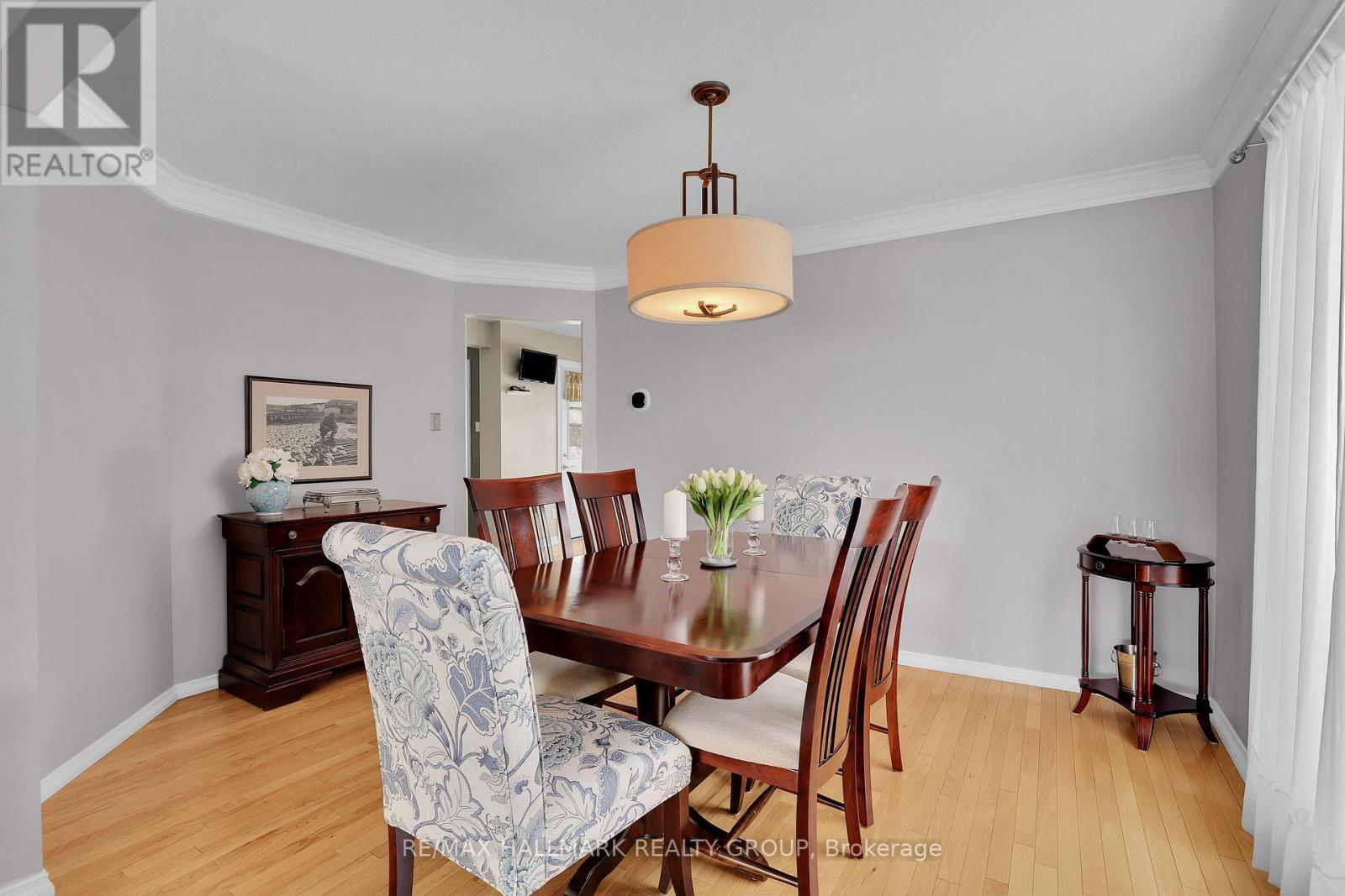 1589 Champneuf Drive, Ottawa, Ontario  K1C 6B6 - Photo 7 - X12924402