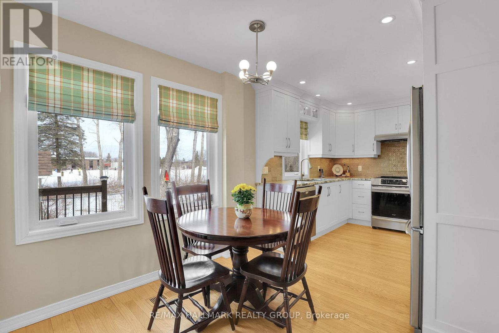 1589 Champneuf Drive, Ottawa, Ontario  K1C 6B6 - Photo 9 - X12924402