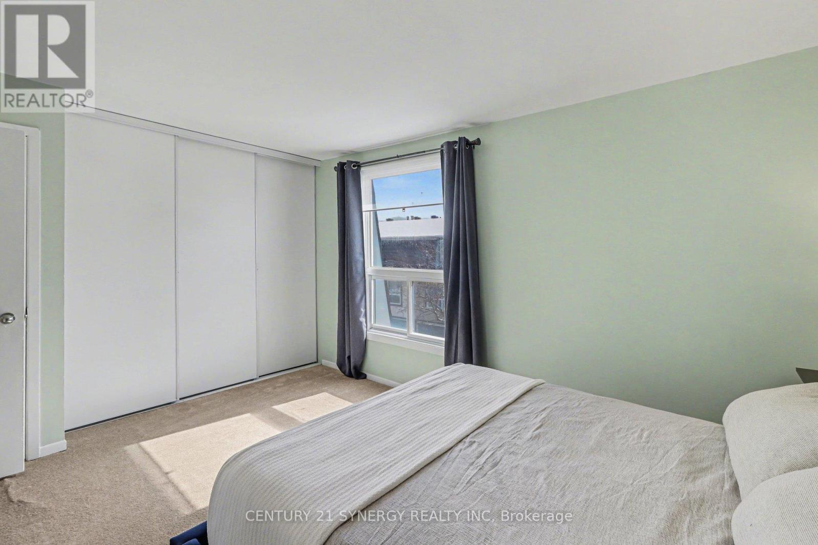 2004 Greenway Park Lane, Ottawa, Ontario  K1B 5A8 - Photo 15 - X12924406