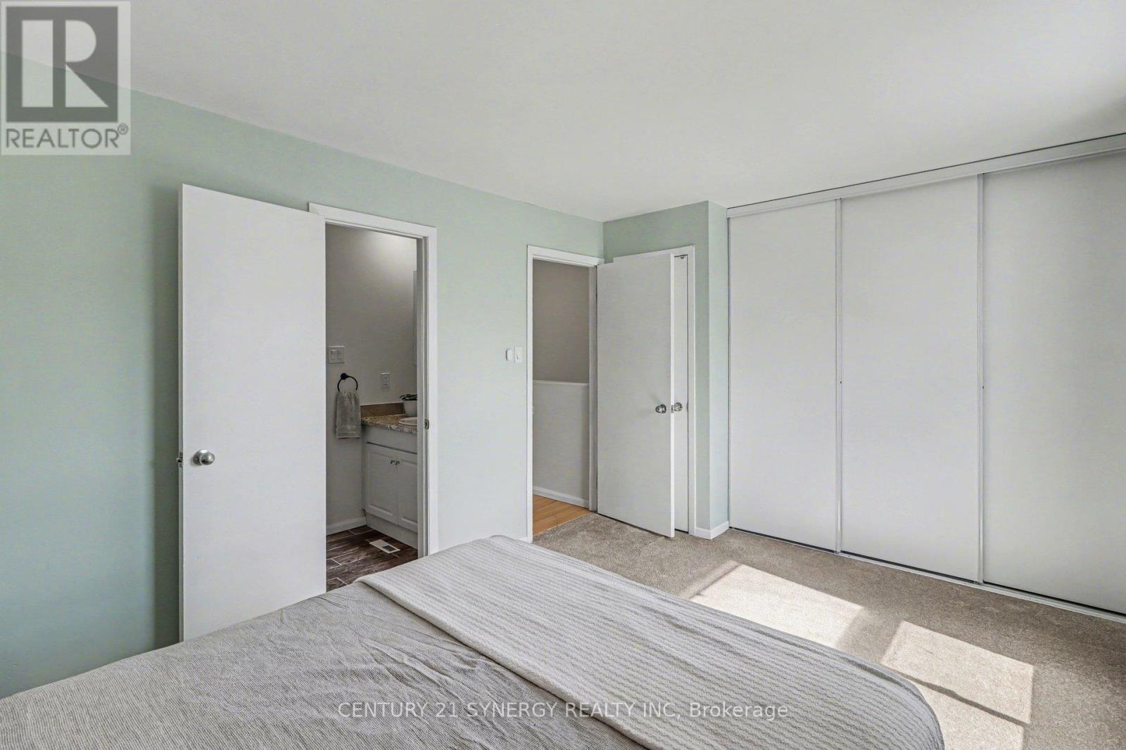 2004 Greenway Park Lane, Ottawa, Ontario  K1B 5A8 - Photo 16 - X12924406