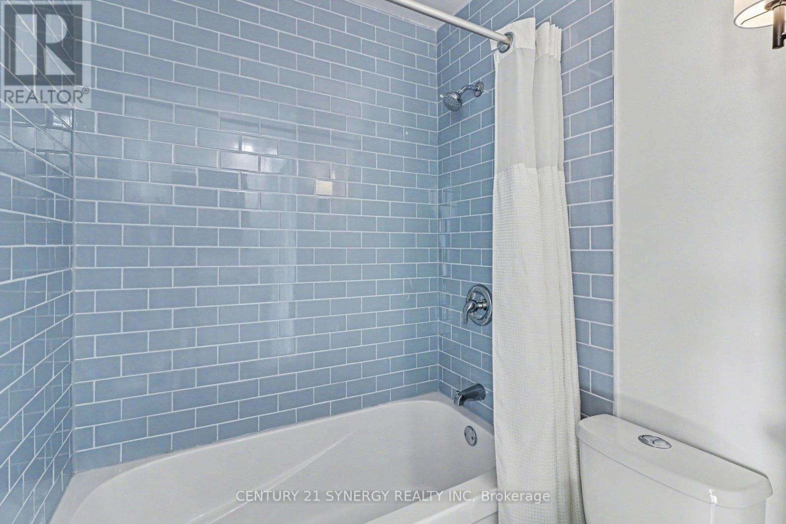 2004 Greenway Park Lane, Ottawa, Ontario  K1B 5A8 - Photo 20 - X12924406