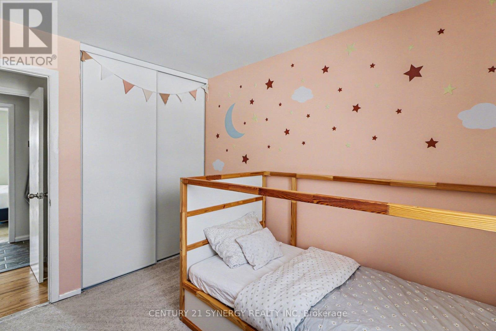 2004 Greenway Park Lane, Ottawa, Ontario  K1B 5A8 - Photo 23 - X12924406